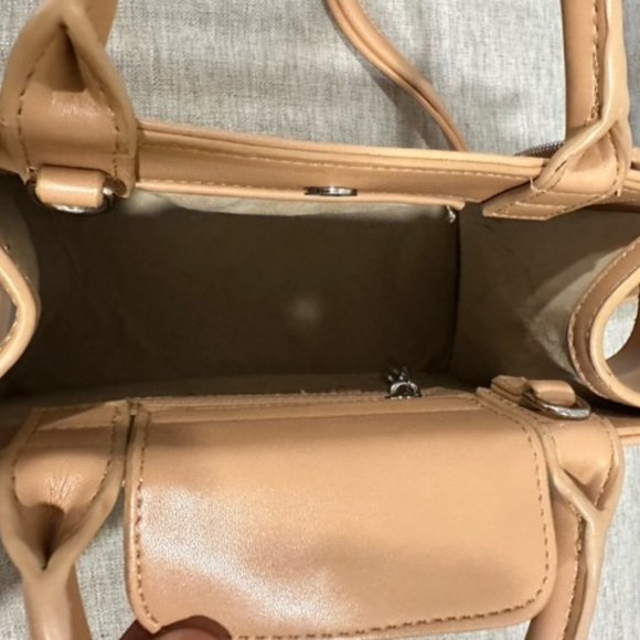 BRANDON BLACKWOOD Kuei Logo-Embossed Vegan Leather Medium Tote Bag - Picture 6 of 8